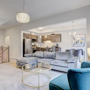  Holiday home Luxury Living - 4 Bed House Canada